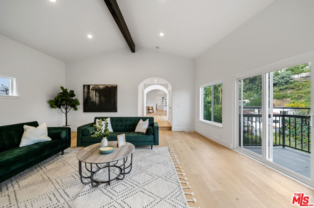 7004 La Presa Dr, Los Angeles CA  90068-3105 exterior