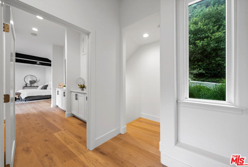 7004 La Presa Dr, Los Angeles CA  90068-3105 exterior