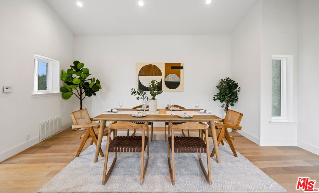 7004 La Presa Dr, Los Angeles CA  90068-3105 exterior