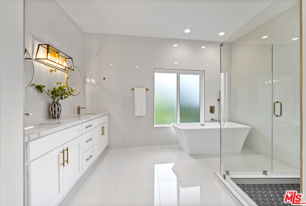 7004 La Presa Dr, Los Angeles CA  90068-3105 exterior