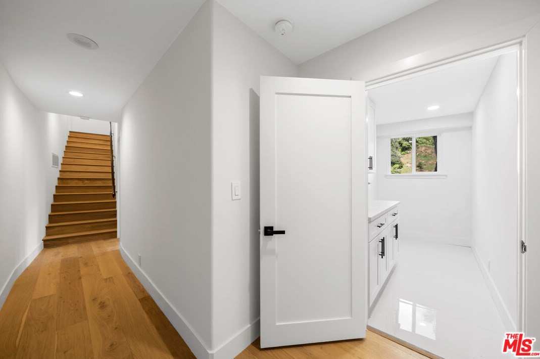7004 La Presa Dr, Los Angeles CA  90068-3105 exterior