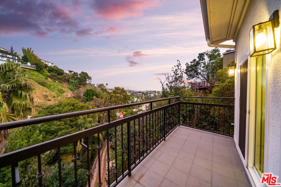 7004 La Presa Dr, Los Angeles CA  90068-3105 exterior