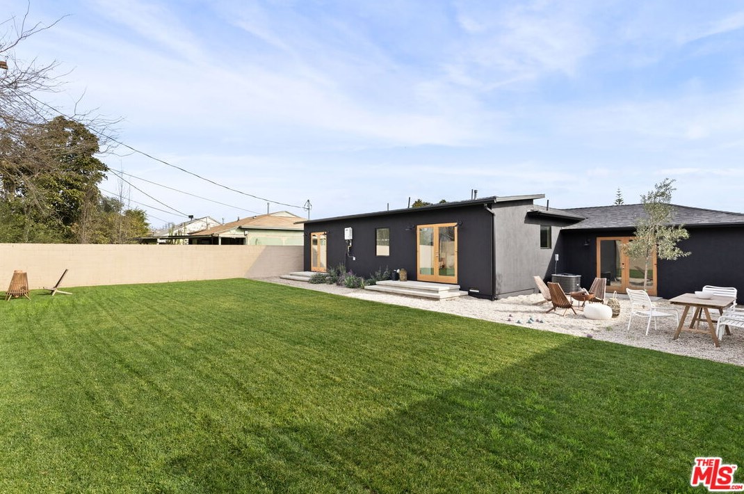 8511 Belford Ave, Los Angeles CA  90045-4315 exterior