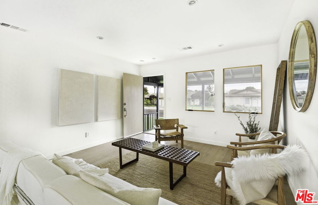 8511 Belford Ave, Los Angeles CA  90045-4315 exterior