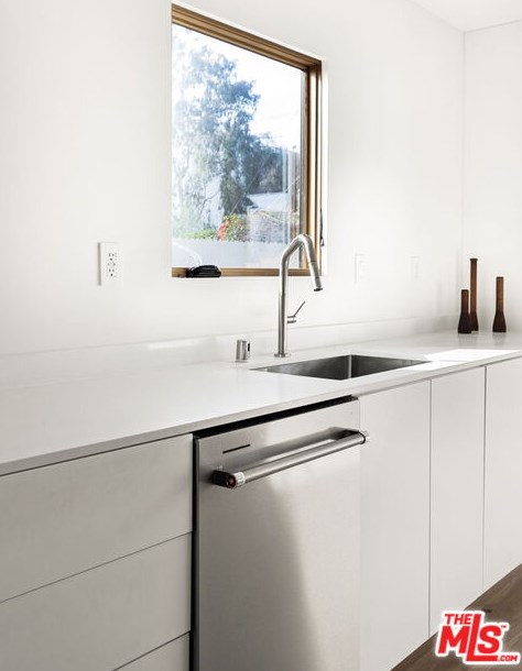 8511 Belford Ave, Los Angeles CA  90045-4315 exterior