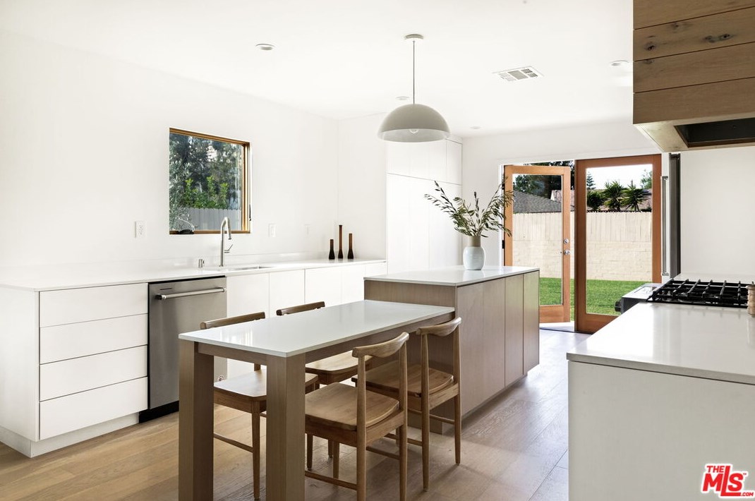 8511 Belford Ave, Los Angeles CA  90045-4315 exterior