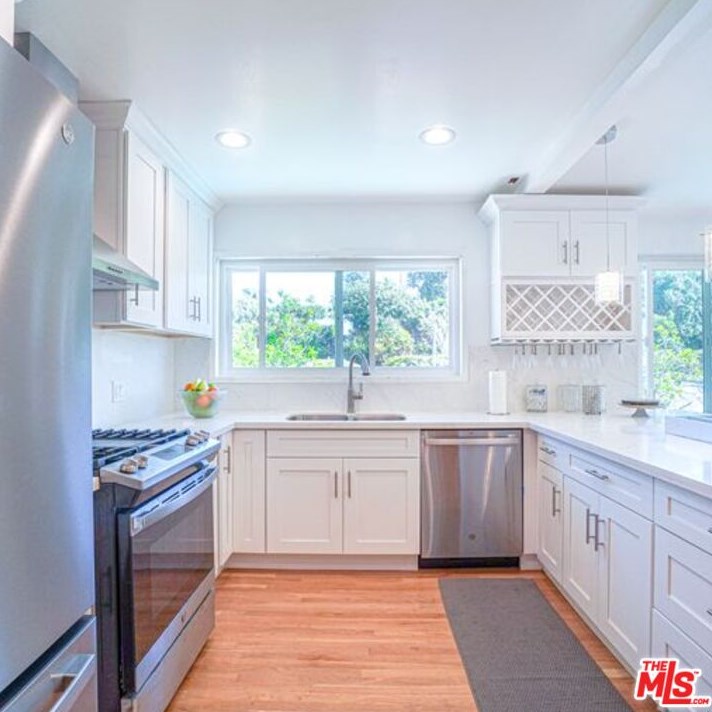 3930 Mount Vernon Dr, Los Angeles, CA 90008-4814