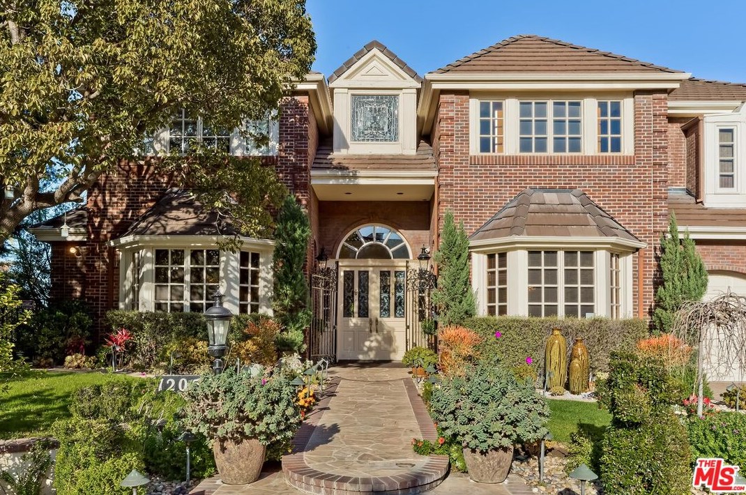 12053 Crest Ct, Beverly Hills, CA 90210