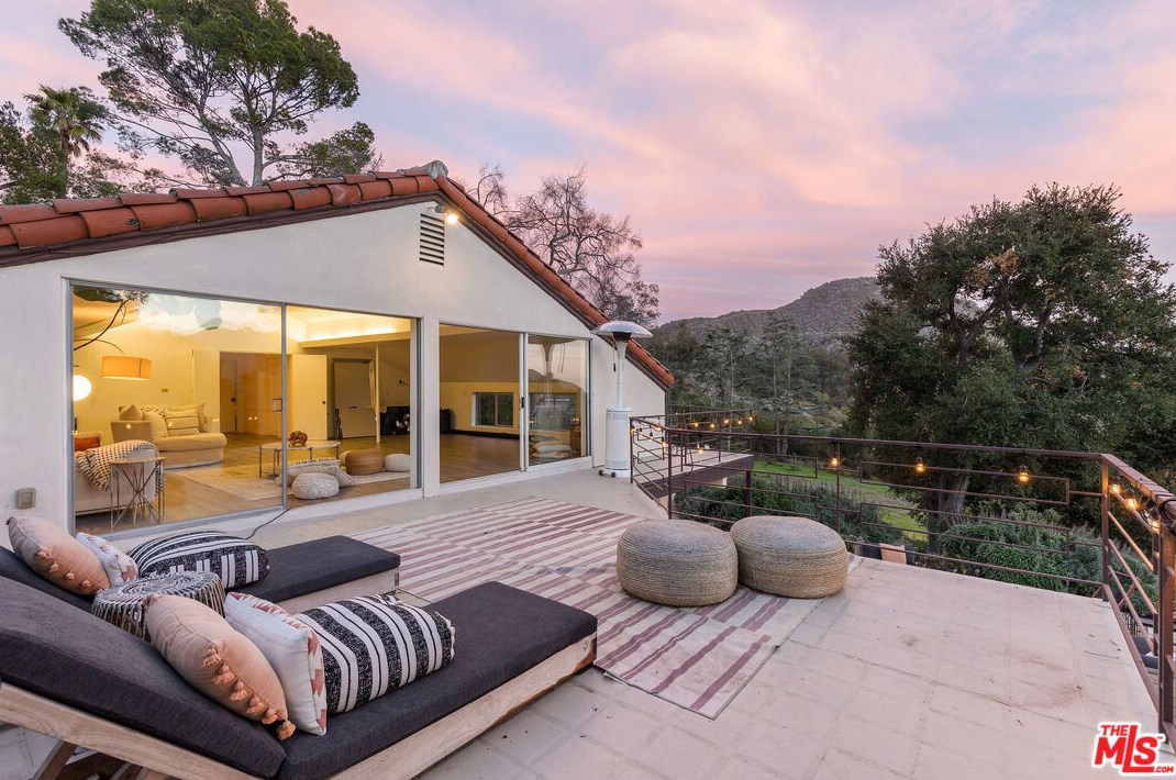 21223 Colina Dr, Topanga, CA 90290