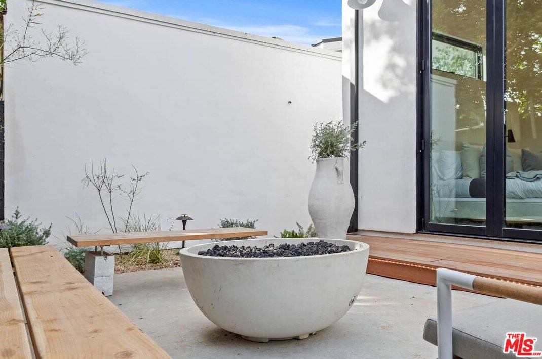 9004 Dicks St, Los Angeles CA  90069-4809 exterior