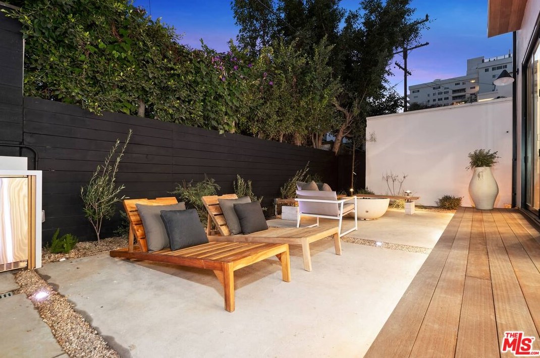 9004 Dicks St, Los Angeles CA  90069-4809 exterior