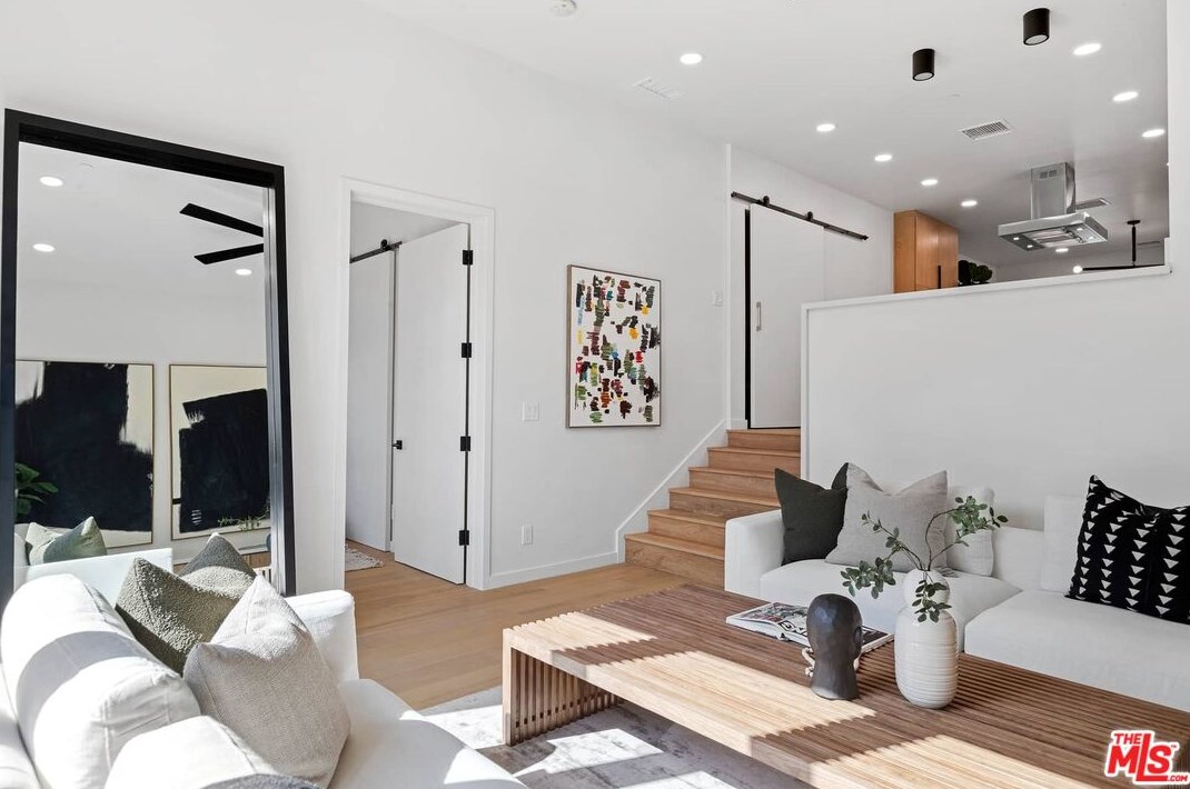 9004 Dicks St, Los Angeles CA  90069-4809 exterior