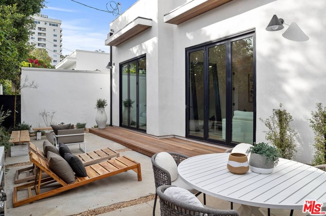 9004 Dicks St, Los Angeles CA  90069-4809 exterior