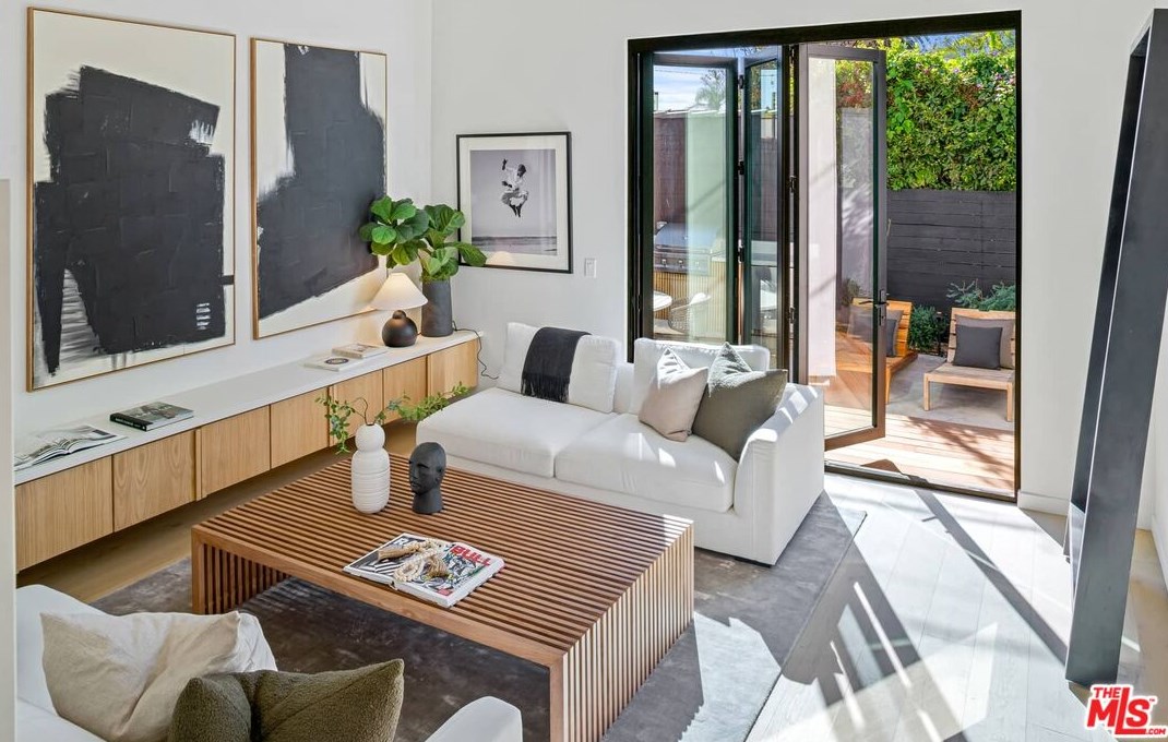 9004 Dicks St, Los Angeles CA  90069-4809 exterior