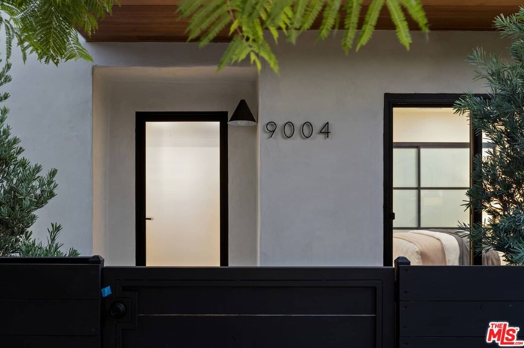 9004 Dicks St, Los Angeles CA  90069-4809 exterior