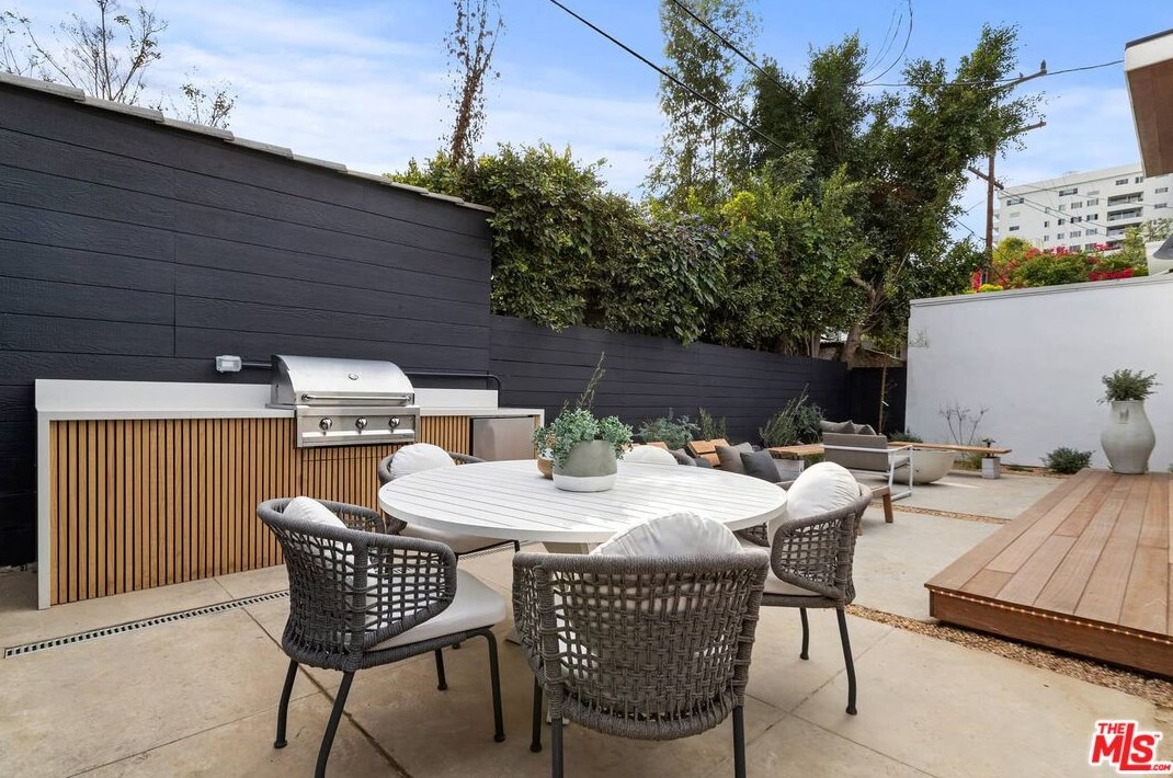 9004 Dicks St, Los Angeles CA  90069-4809 exterior