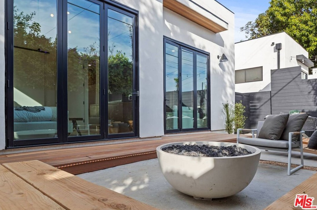 9004 Dicks St, Los Angeles CA  90069-4809 exterior