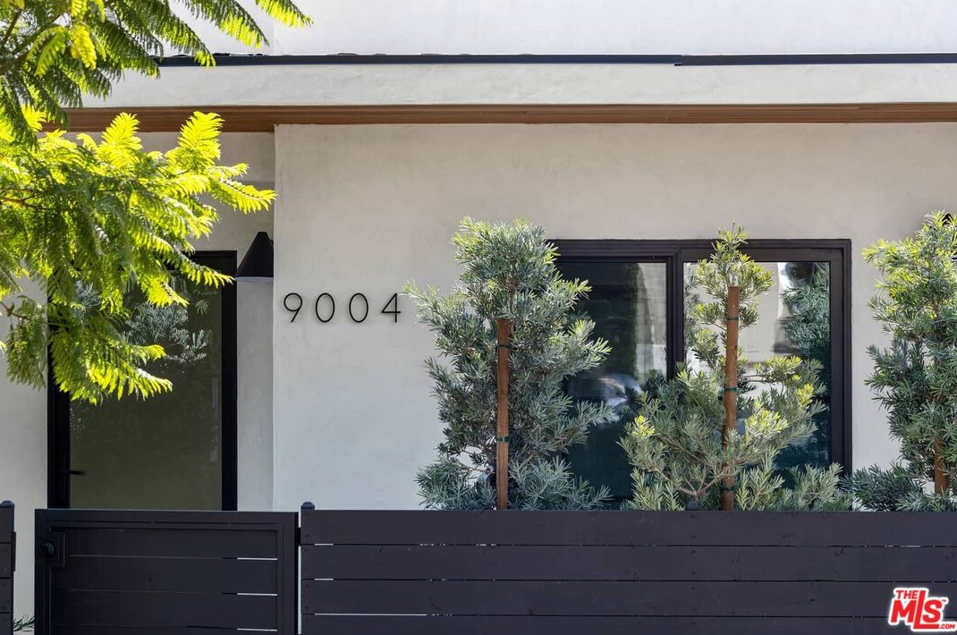 9004 Dicks St, Los Angeles CA  90069-4809 exterior