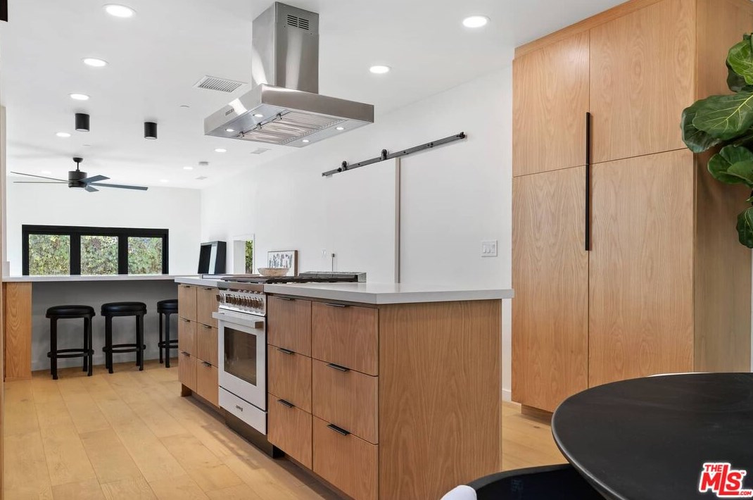 9004 Dicks St, Los Angeles CA  90069-4809 exterior