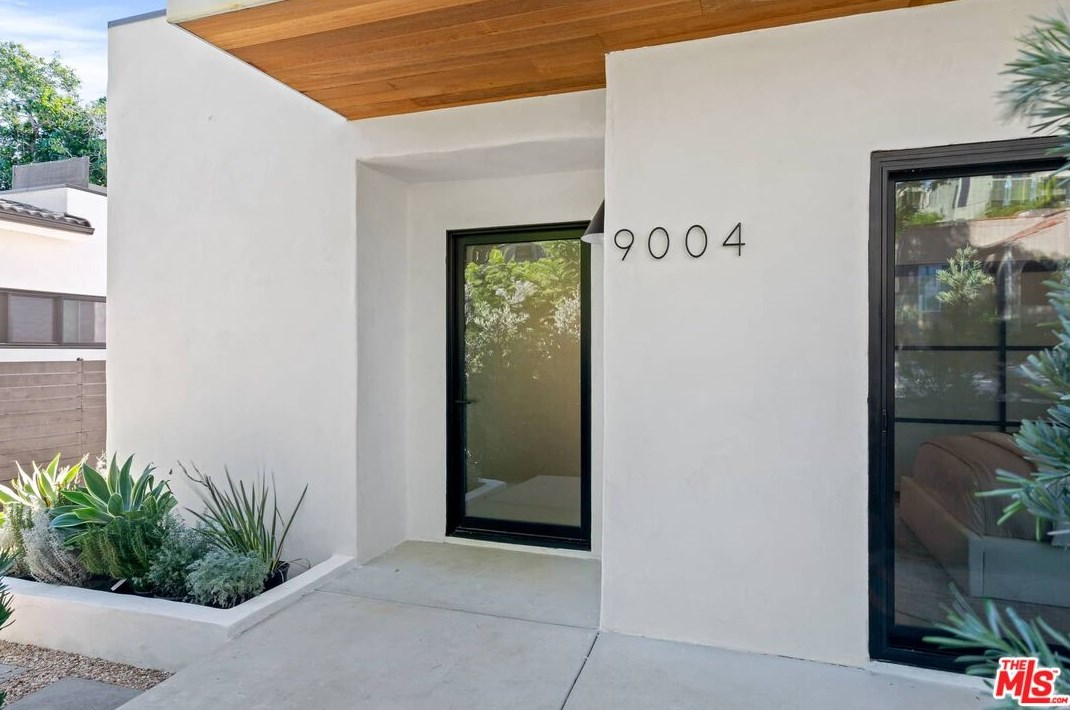 9004 Dicks St, Los Angeles CA  90069-4809 exterior