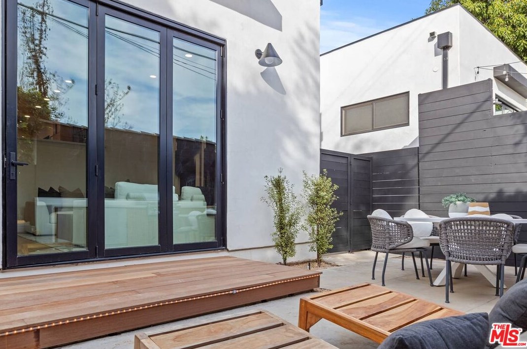 9004 Dicks St, Los Angeles CA  90069-4809 exterior