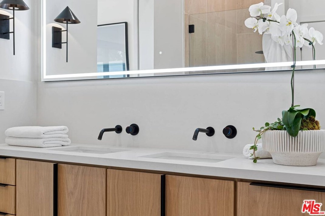 9004 Dicks St, Los Angeles CA  90069-4809 exterior