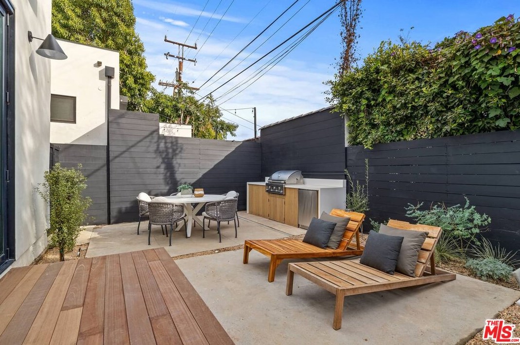 9004 Dicks St, Los Angeles CA  90069-4809 exterior