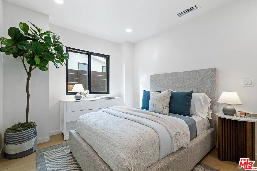 9004 Dicks St, Los Angeles CA  90069-4809 exterior