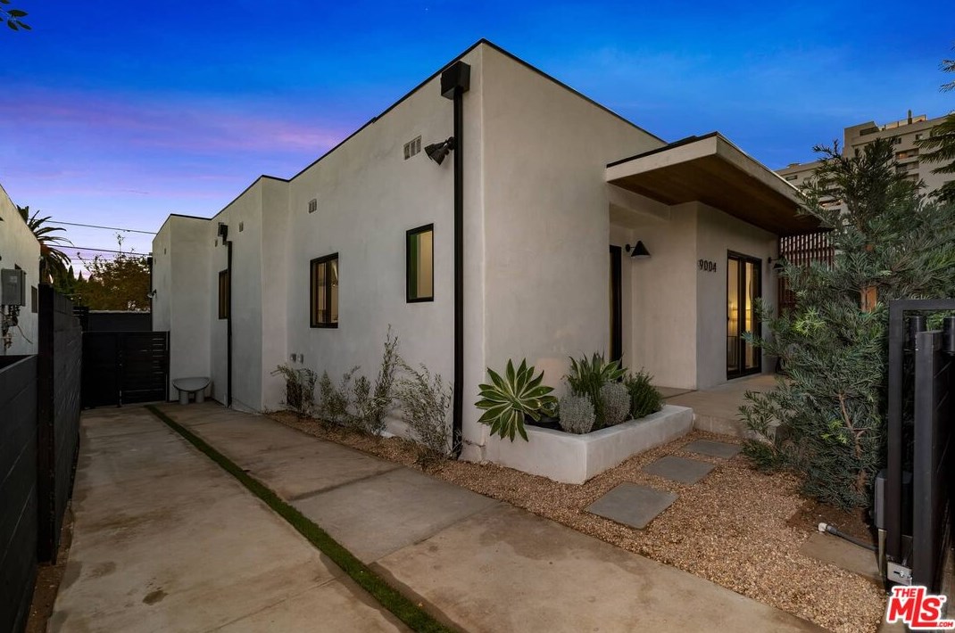9004 Dicks St, Los Angeles CA  90069-4809 exterior