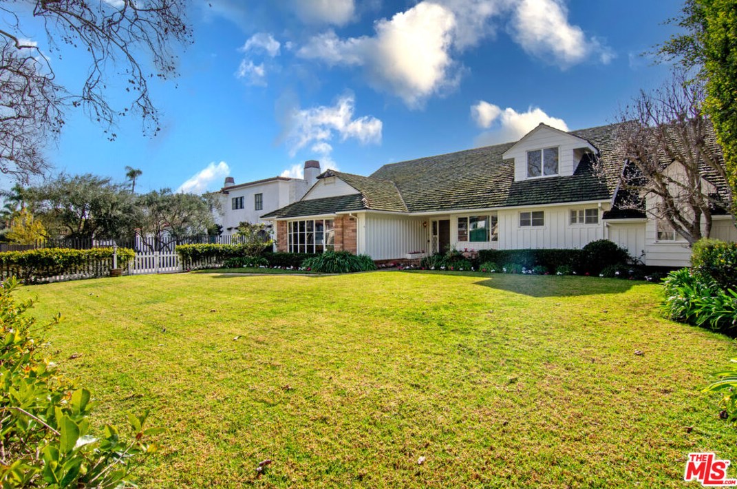 713 Walden Dr, Beverly Hills, CA 90210-3110