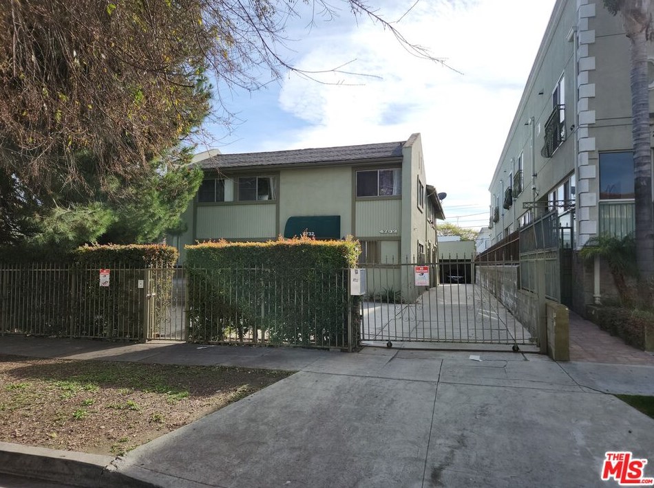4732 Elmwood Ave, Los Angeles, CA 90004-2620