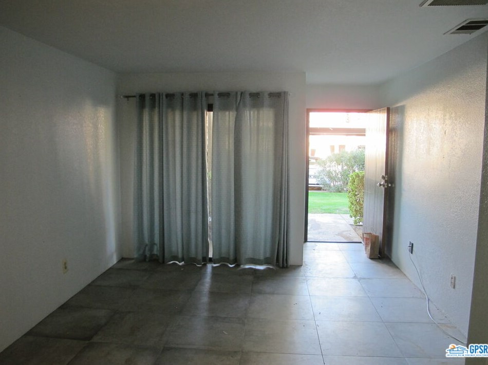 685 N Ashurst Ct #112, Palm Springs, CA 92262