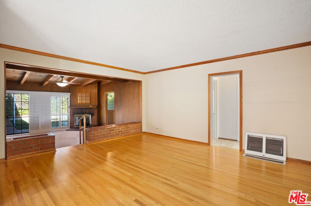 12825 Stanwood Dr, Los Angeles CA  90066-1739 exterior