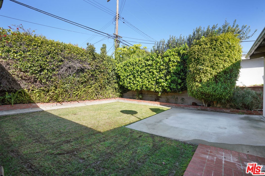 12825 Stanwood Dr, Los Angeles CA  90066-1739 exterior