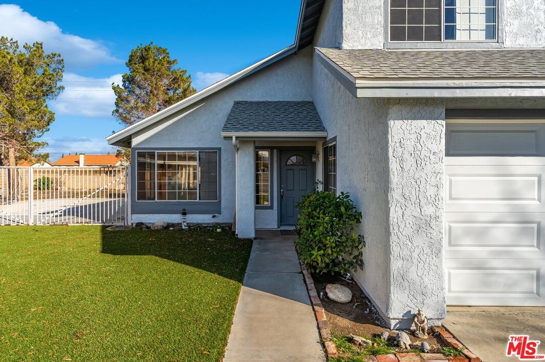 37454 Golden Cir, Palmdale, CA 93550-2519