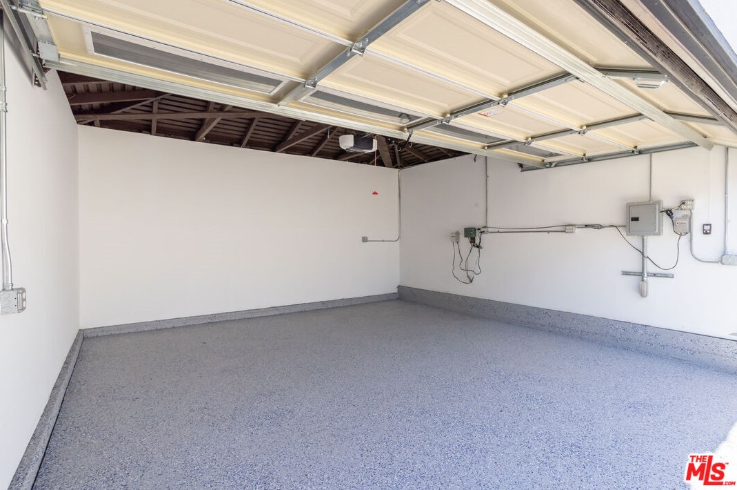 8419 Truxton Ave, Los Angeles CA  90045-3920 exterior