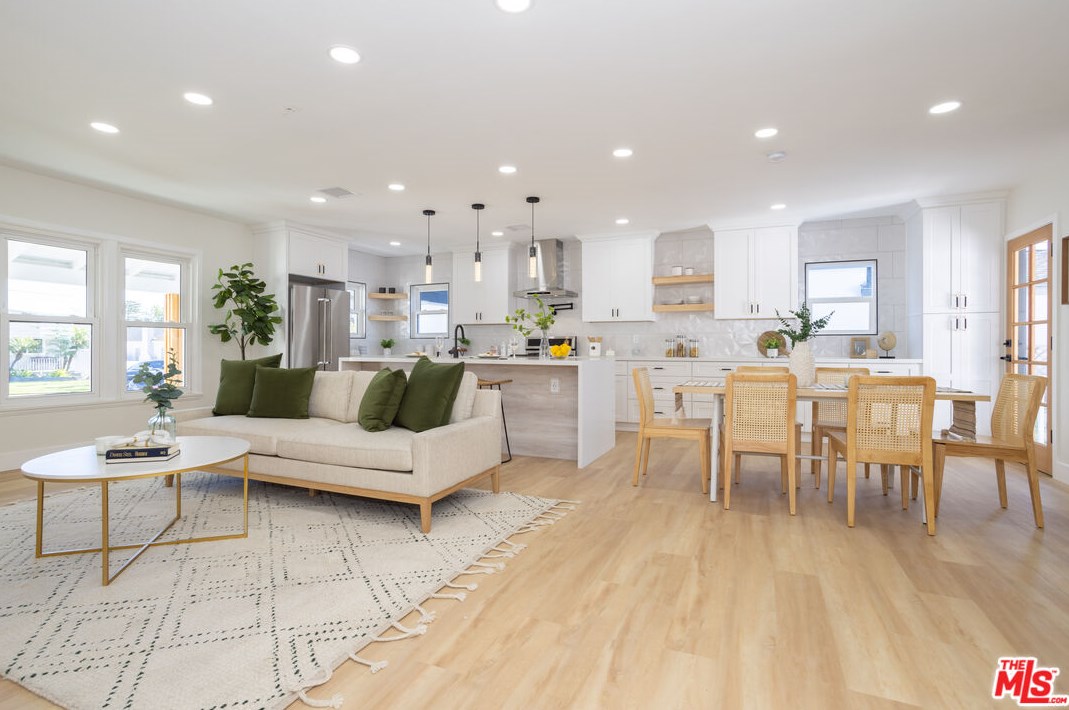 8419 Truxton Ave, Los Angeles CA  90045-3920 exterior