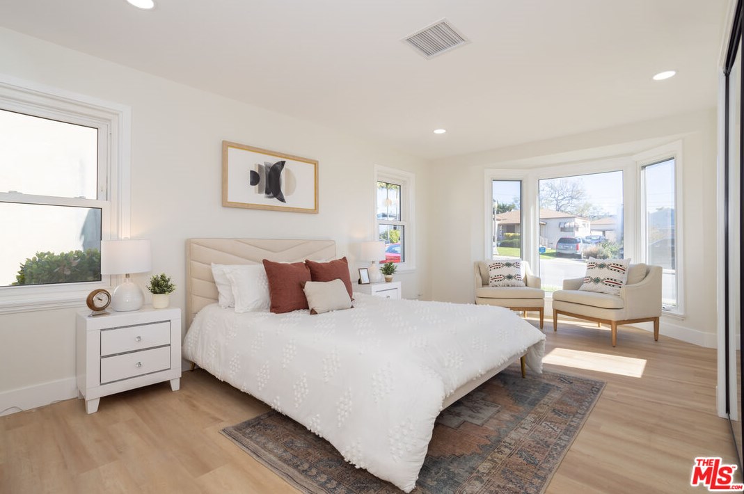 8419 Truxton Ave, Los Angeles CA  90045-3920 exterior