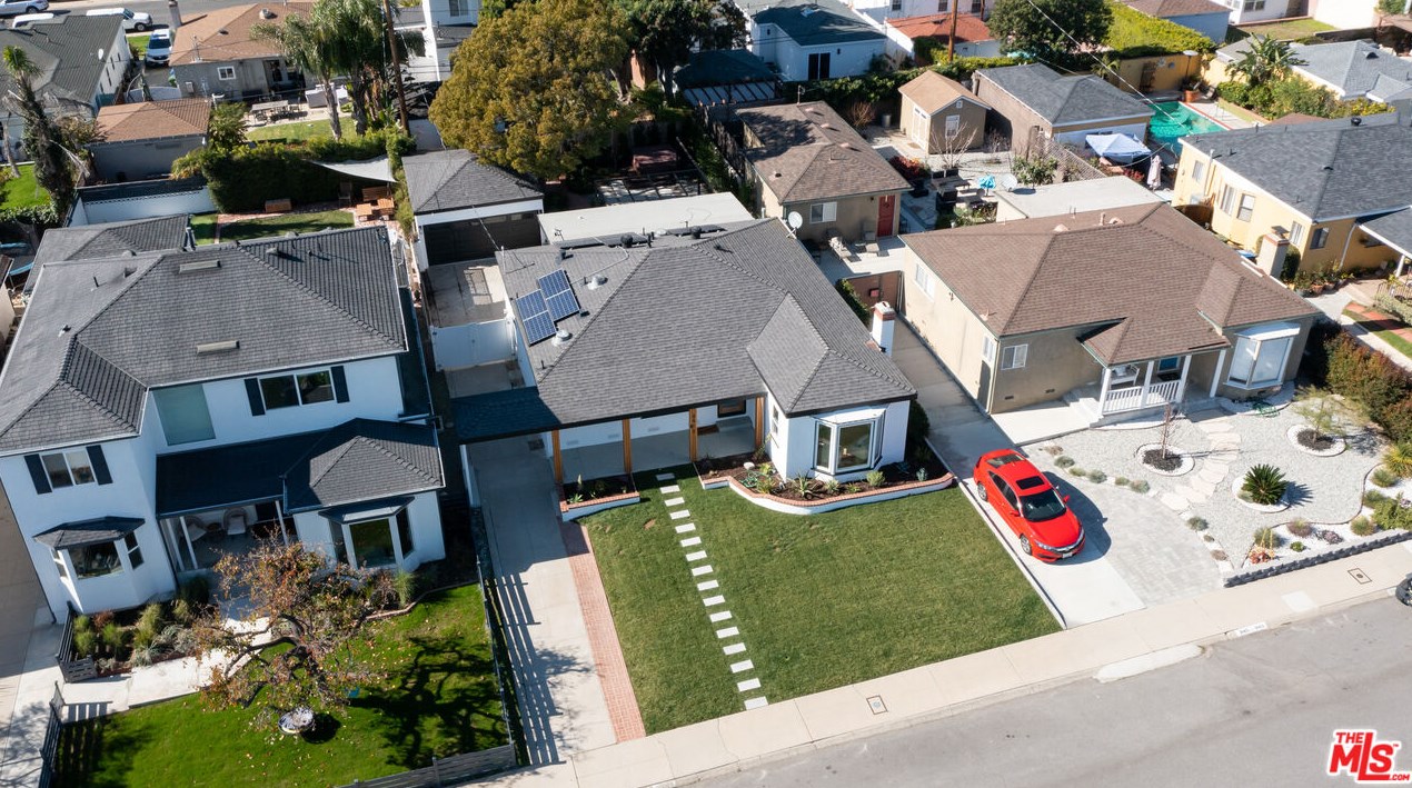 8419 Truxton Ave, Los Angeles CA  90045-3920 exterior