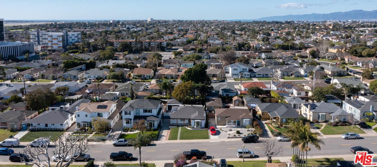 8419 Truxton Ave, Los Angeles CA  90045-3920 exterior