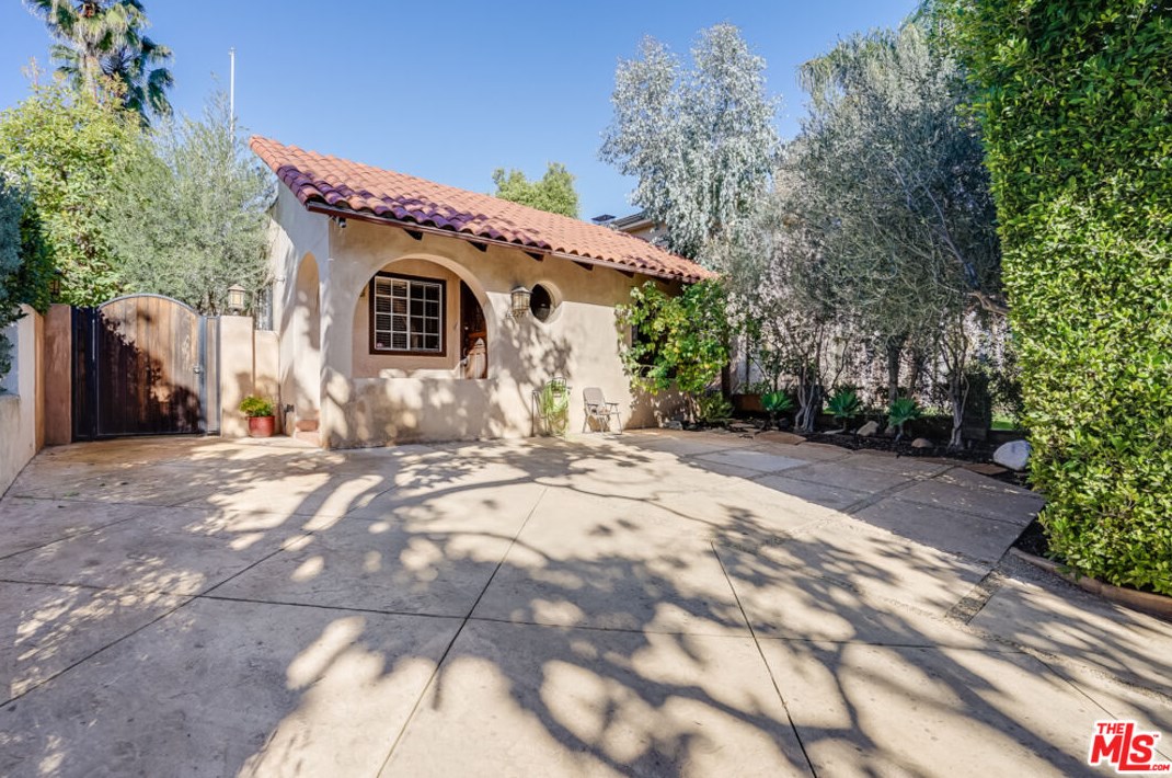 12227 Darlington Ave, Los Angeles CA  90049-5813 exterior