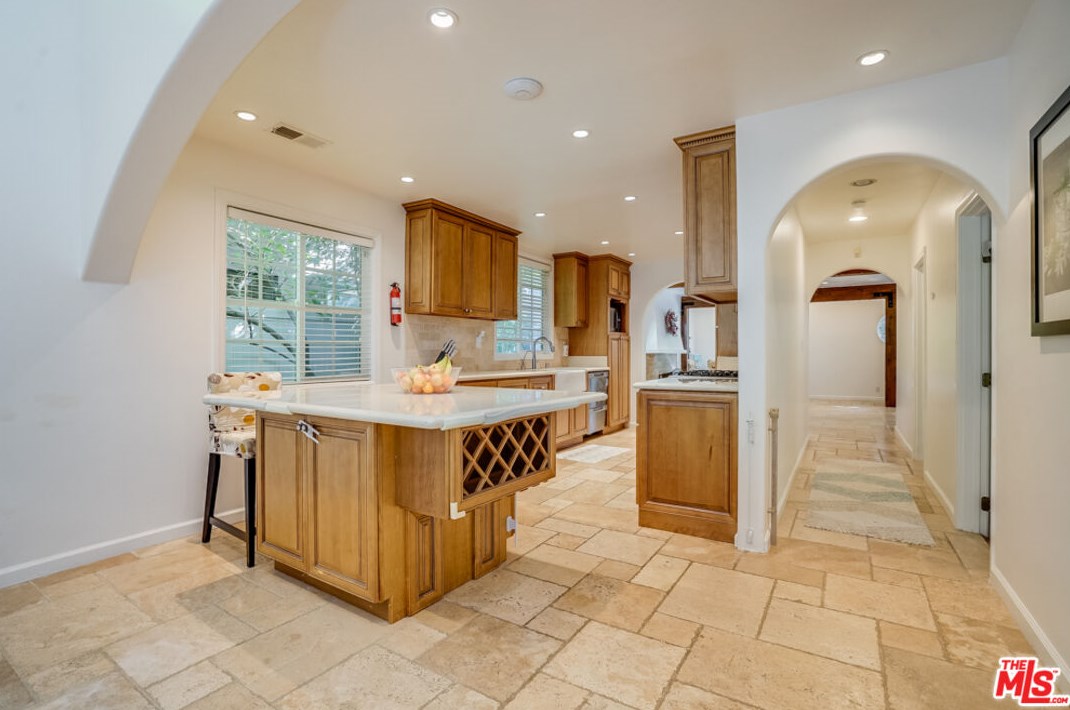 12227 Darlington Ave, Los Angeles CA  90049-5813 exterior