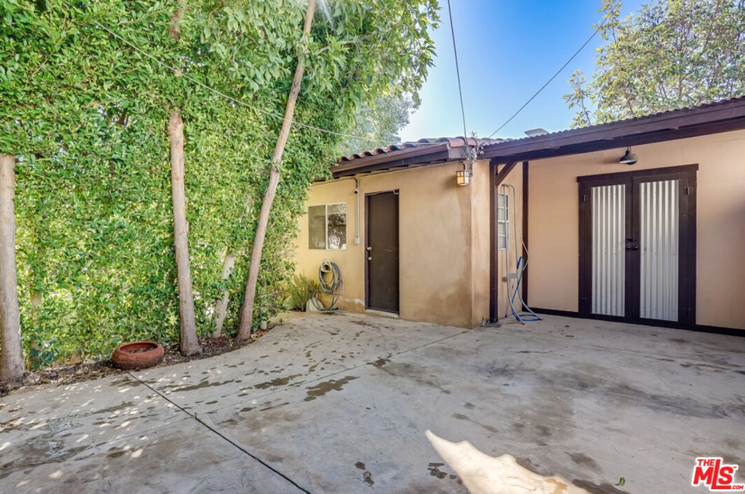 12227 Darlington Ave, Los Angeles CA  90049-5813 exterior