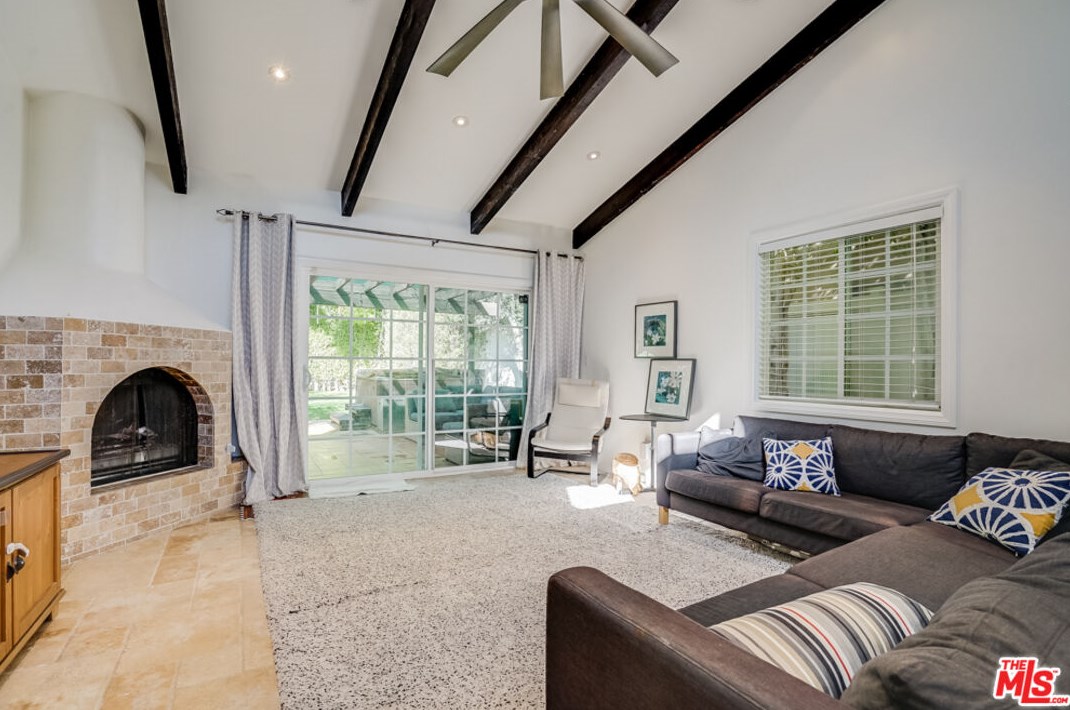 12227 Darlington Ave, Los Angeles CA  90049-5813 exterior