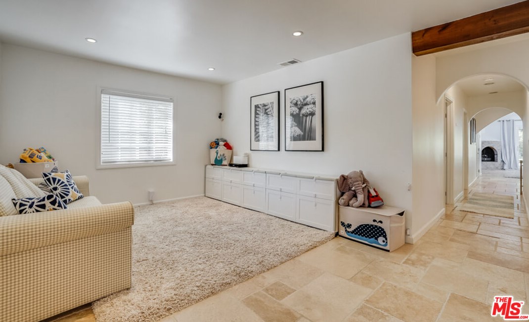 12227 Darlington Ave, Los Angeles CA  90049-5813 exterior