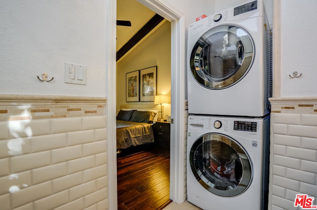 12227 Darlington Ave, Los Angeles CA  90049-5813 exterior