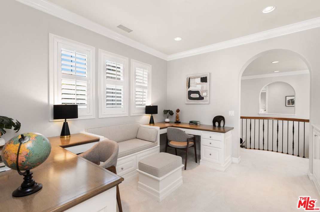 7437 Coastal View Dr, Los Angeles CA  90045-1272 exterior