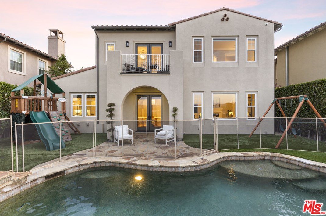 7437 Coastal View Dr, Los Angeles CA  90045-1272 exterior