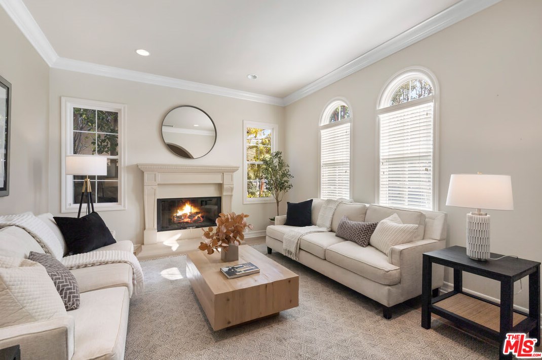 7437 Coastal View Dr, Los Angeles CA  90045-1272 exterior