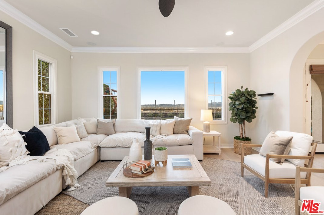 7437 Coastal View Dr, Los Angeles CA  90045-1272 exterior